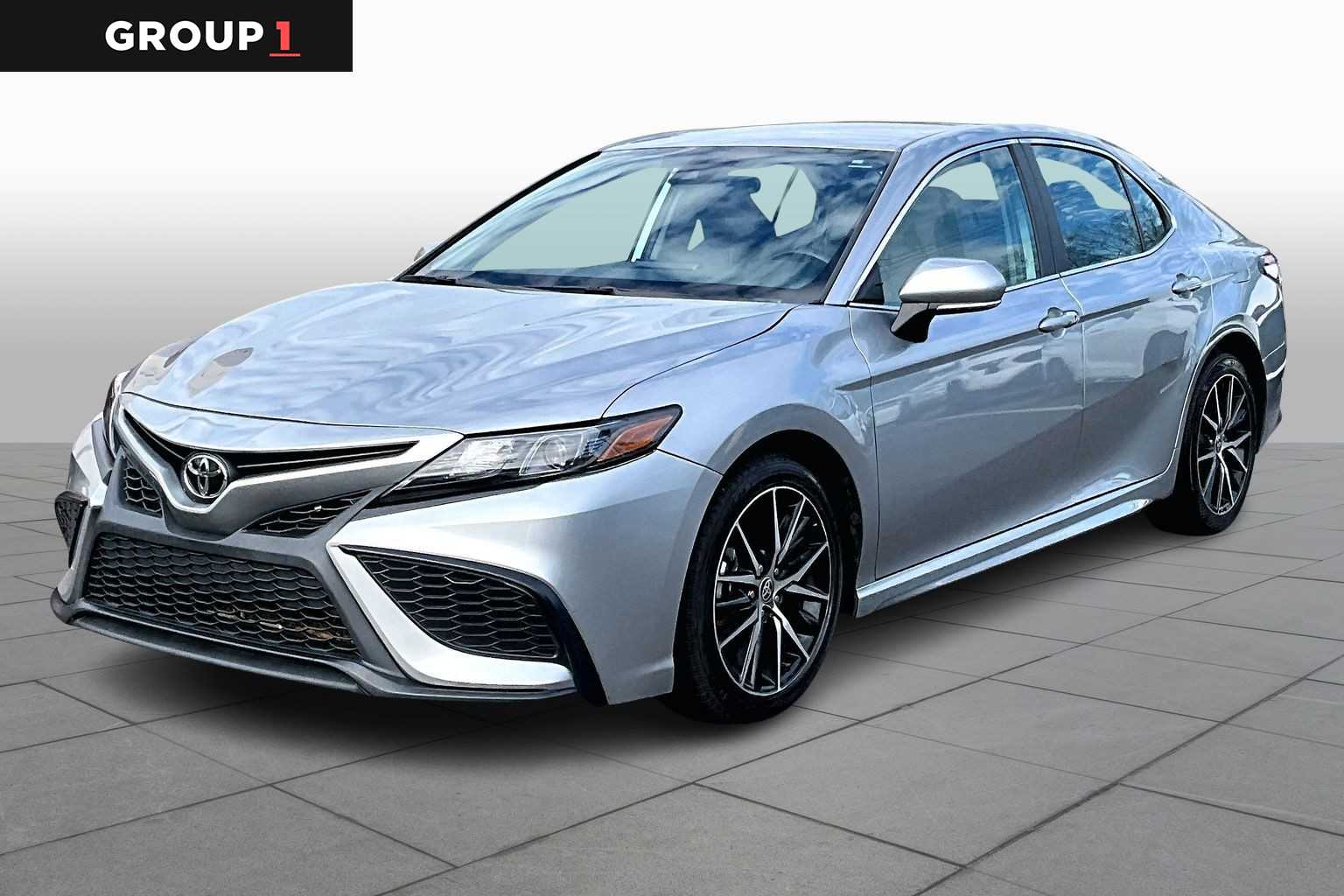 2024 Toyota Camry SE's photo