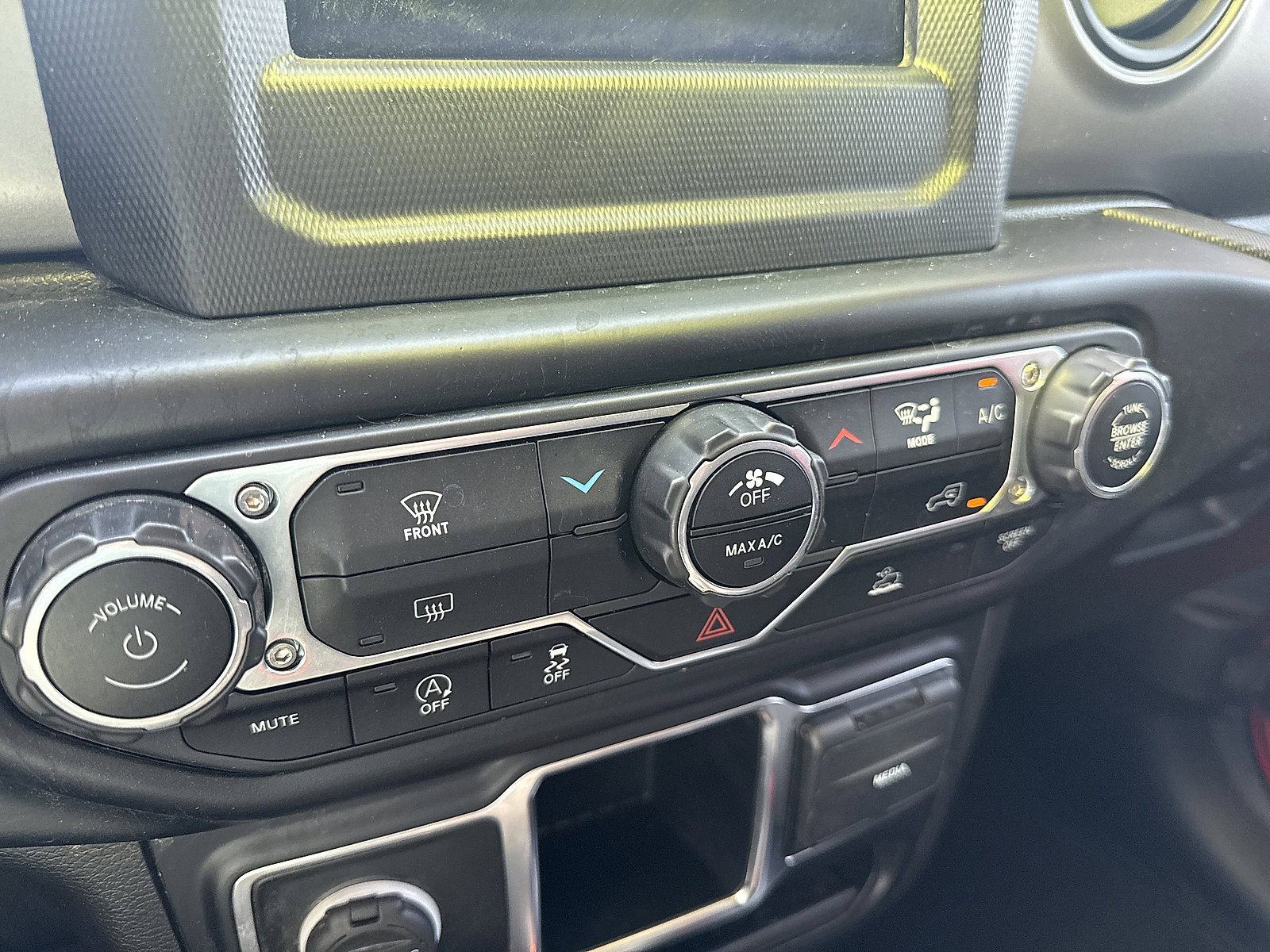 2022 Jeep Gladiator Sport photo 14