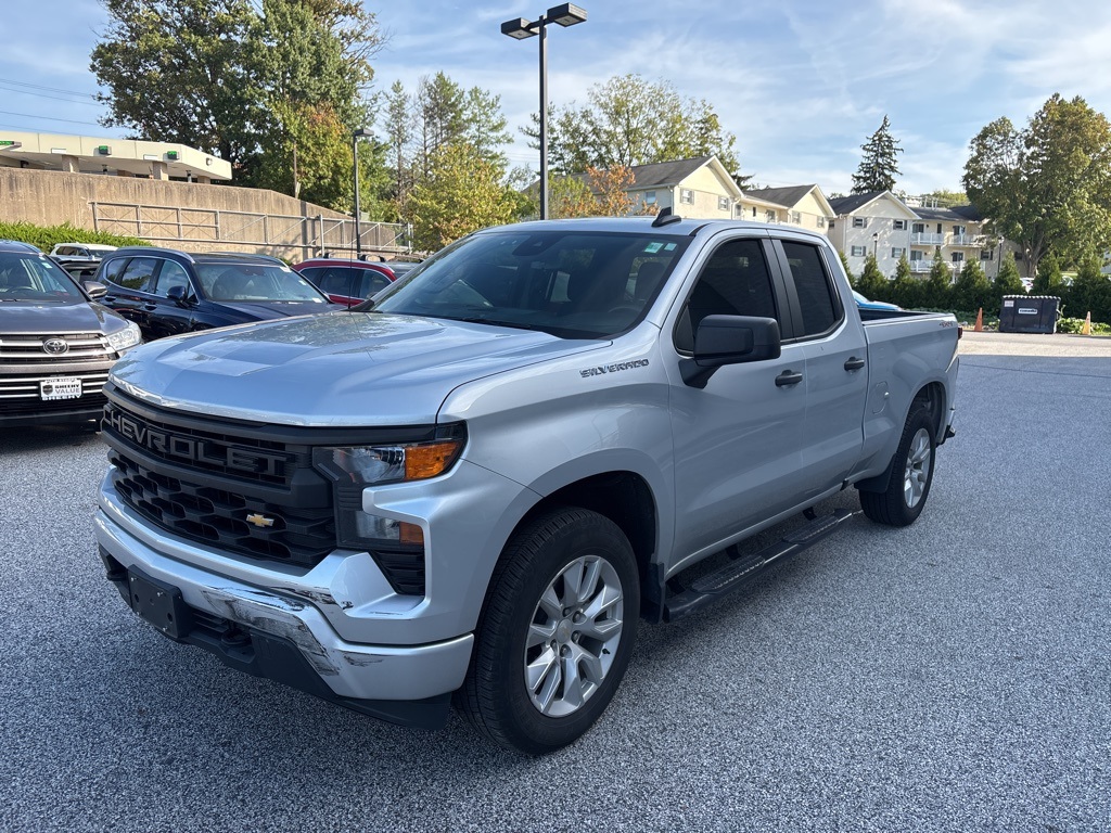 2022 Chevrolet Silverado 1500 Custom photo 2