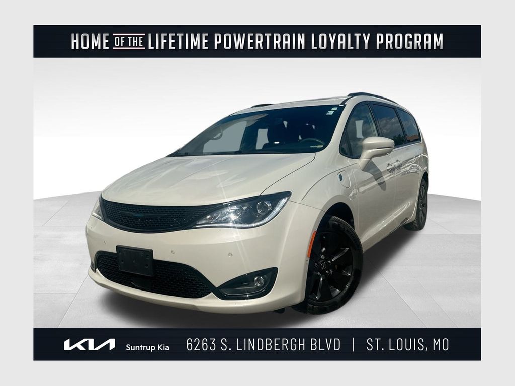 2020 Chrysler Pacifica Hybrid Limited's photo