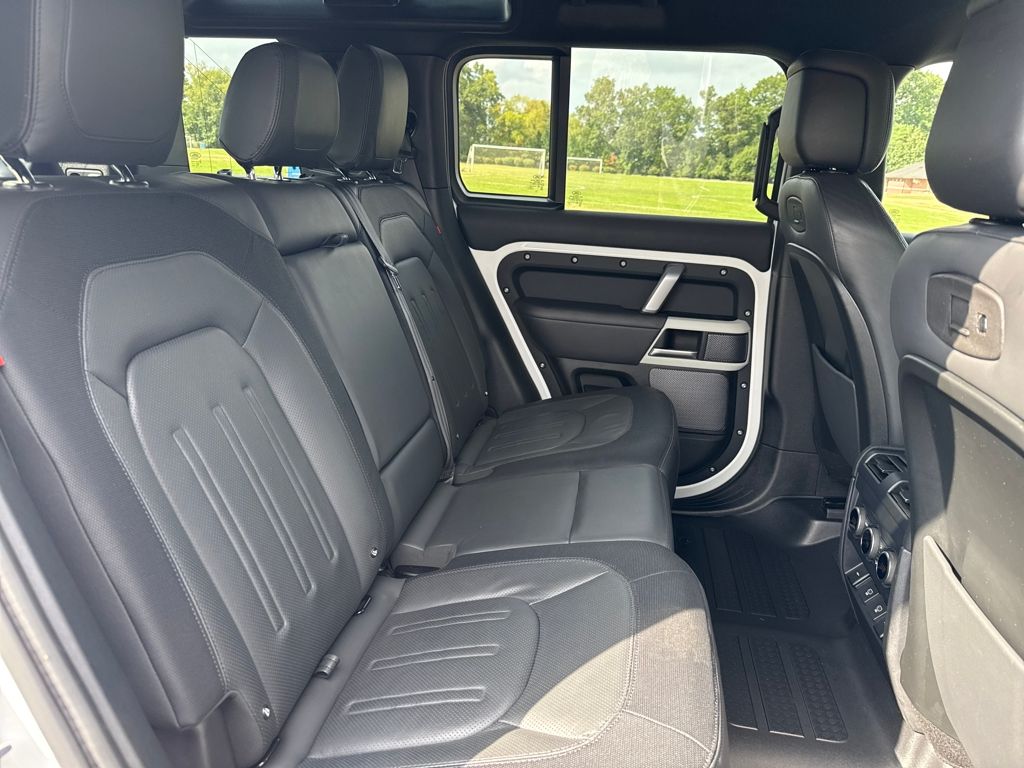2022 Land Rover Defender 110 X-Dynamic HSE photo 16