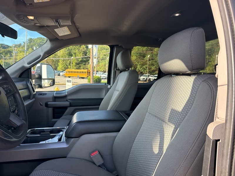 2017 Ford F-250 XLT photo 11