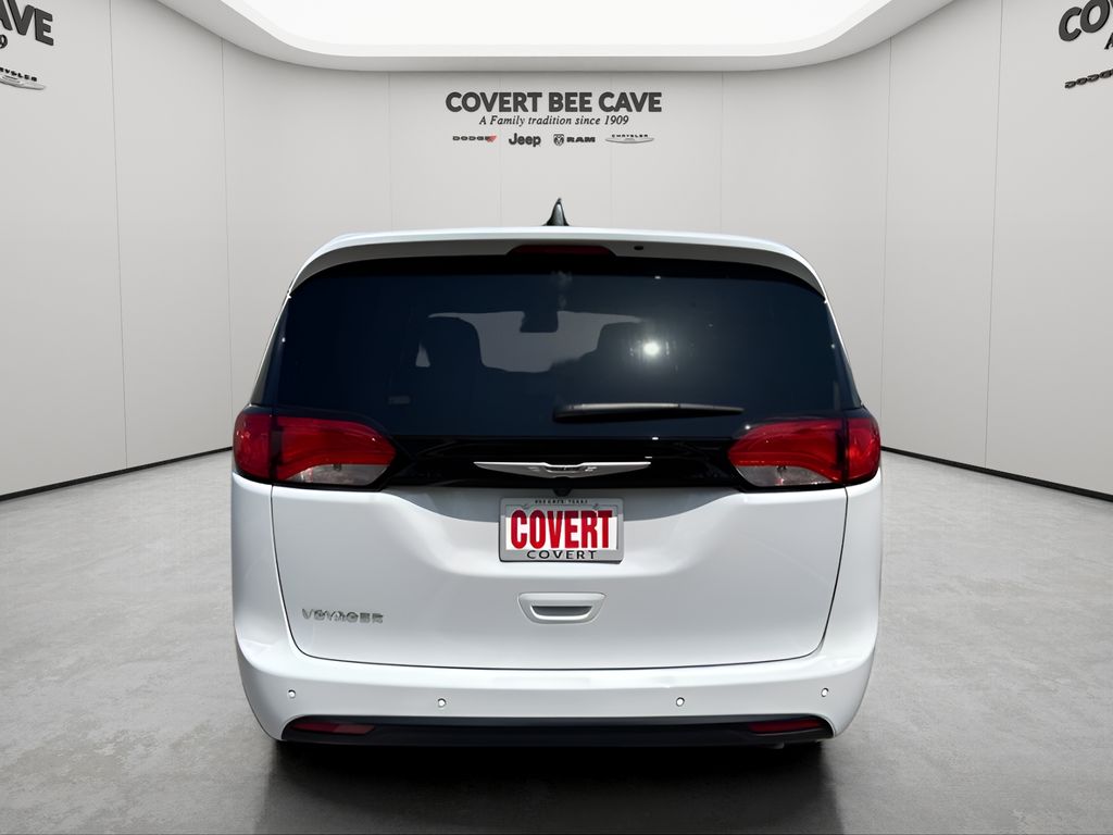 2026 Chrysler Voyager LX photo 8