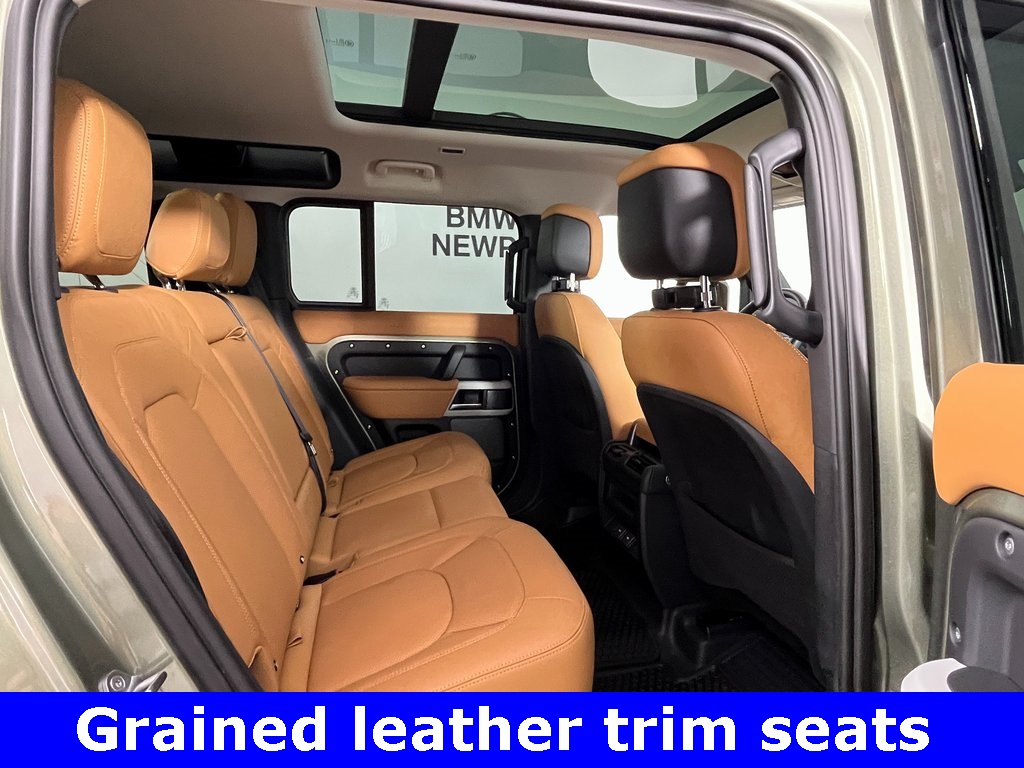 2024 Land Rover Defender 110 SE photo 4