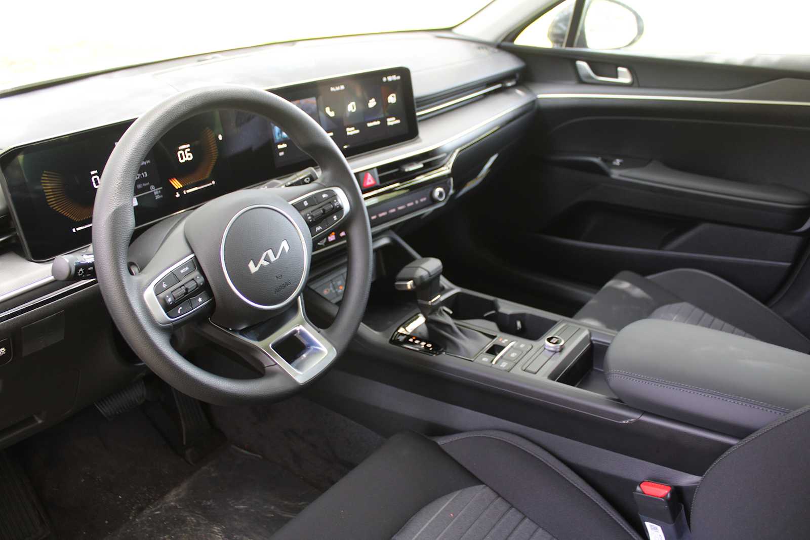 2025 Kia K5 LXS photo 17