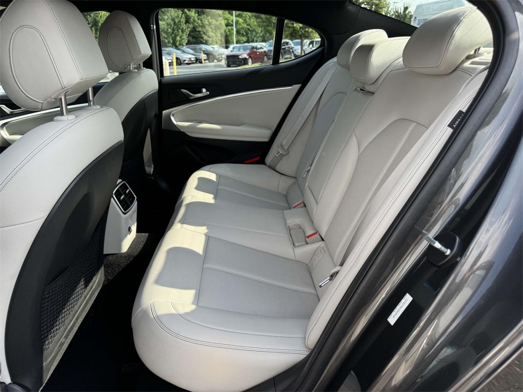 2025 Genesis G70 2.5T photo 14