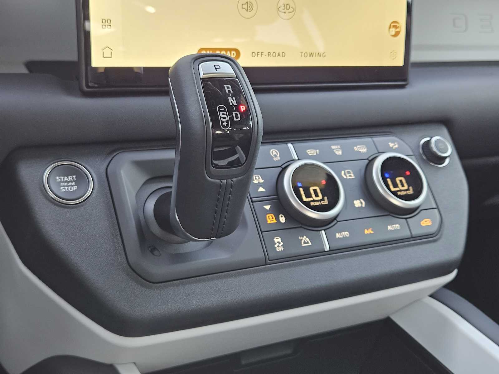 2025 Land Rover Defender 110 X-Dynamic SE photo 16