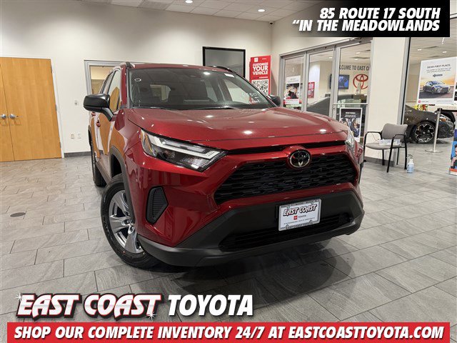 2025 Toyota RAV4 LE's photo