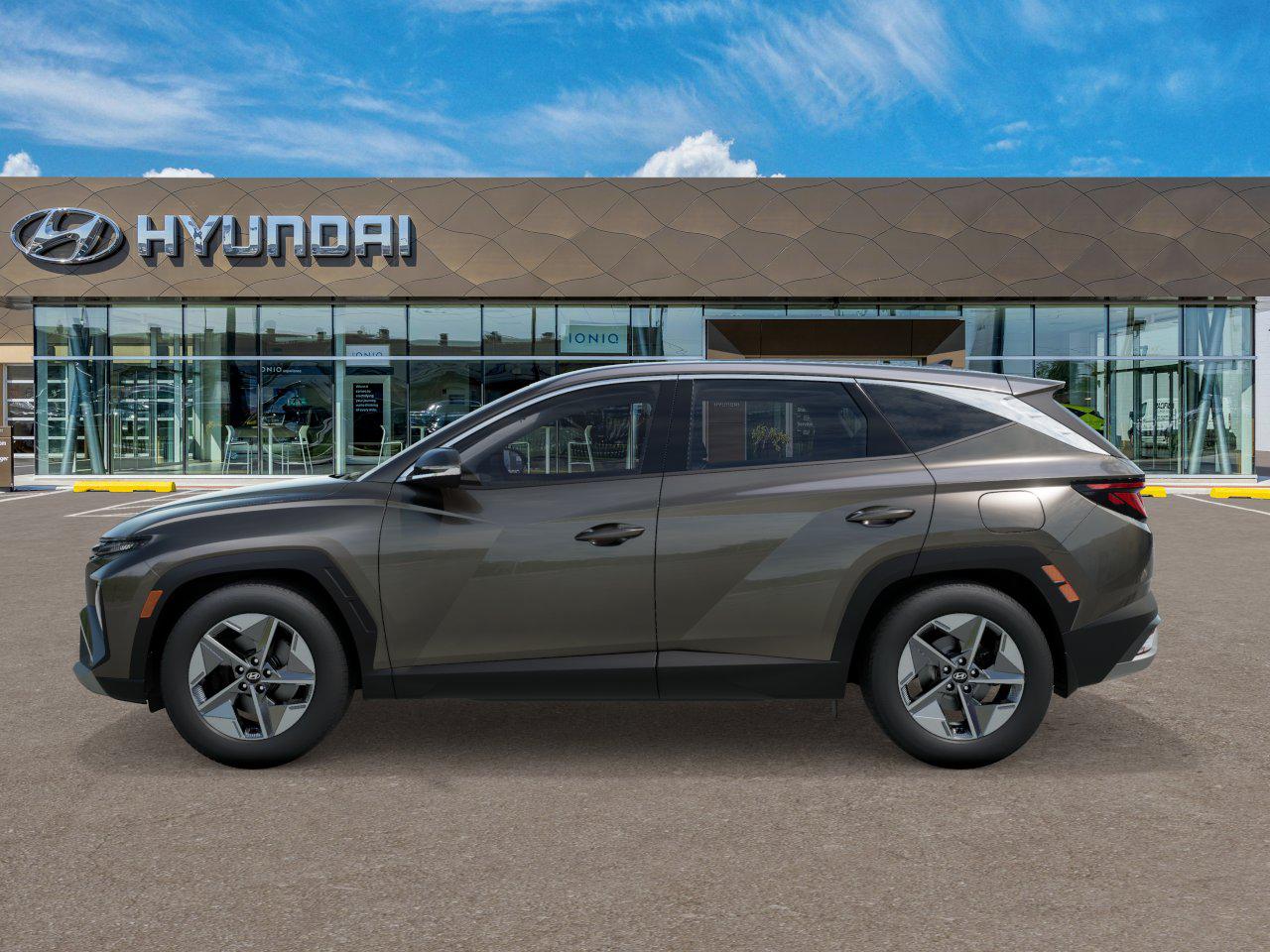 2026 Hyundai Tucson Hybrid SEL Sport photo 2