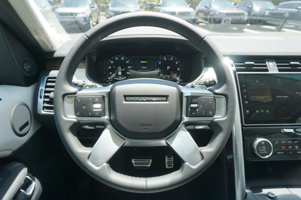 2025 Land Rover Discovery SE photo 10
