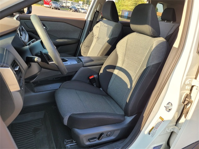 2023 Nissan Rogue SV photo 5