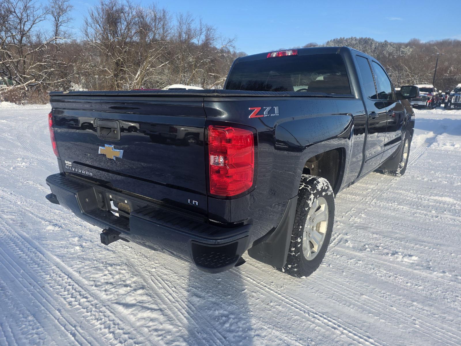 2019 Chevrolet Silverado LT photo 2