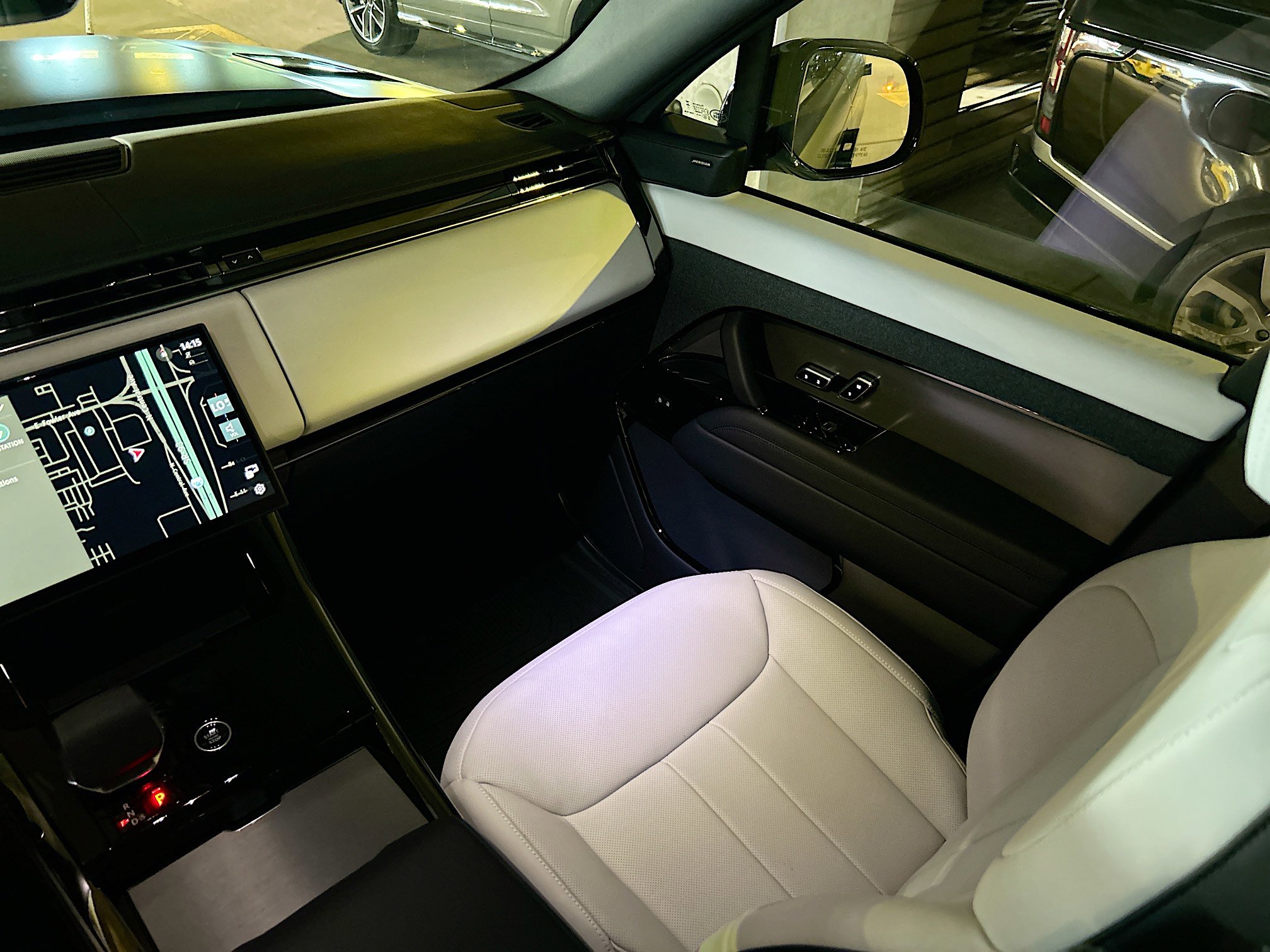2025 Land Rover Range Rover Sport SE photo 14