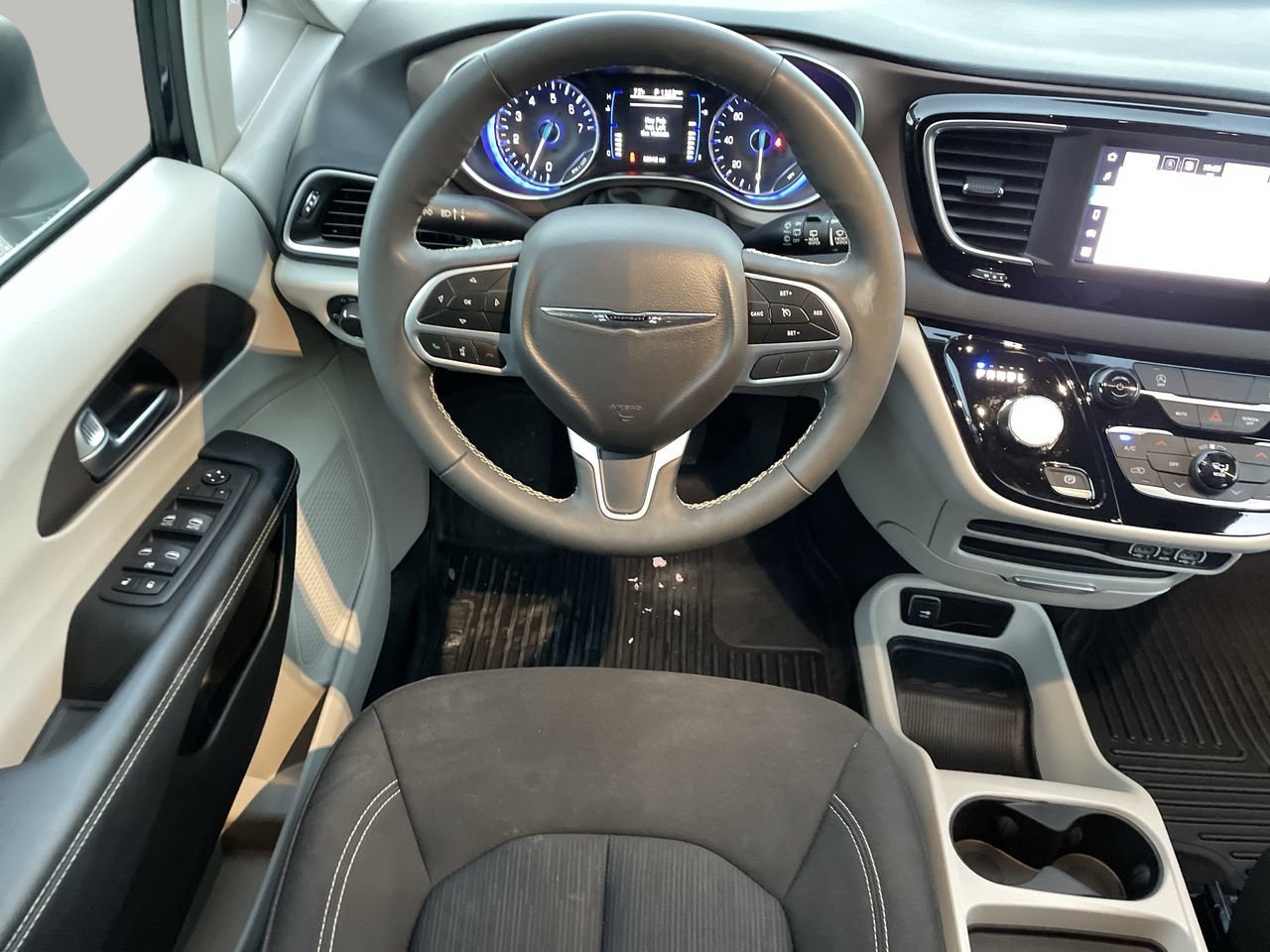 2024 Chrysler Voyager LX photo 12