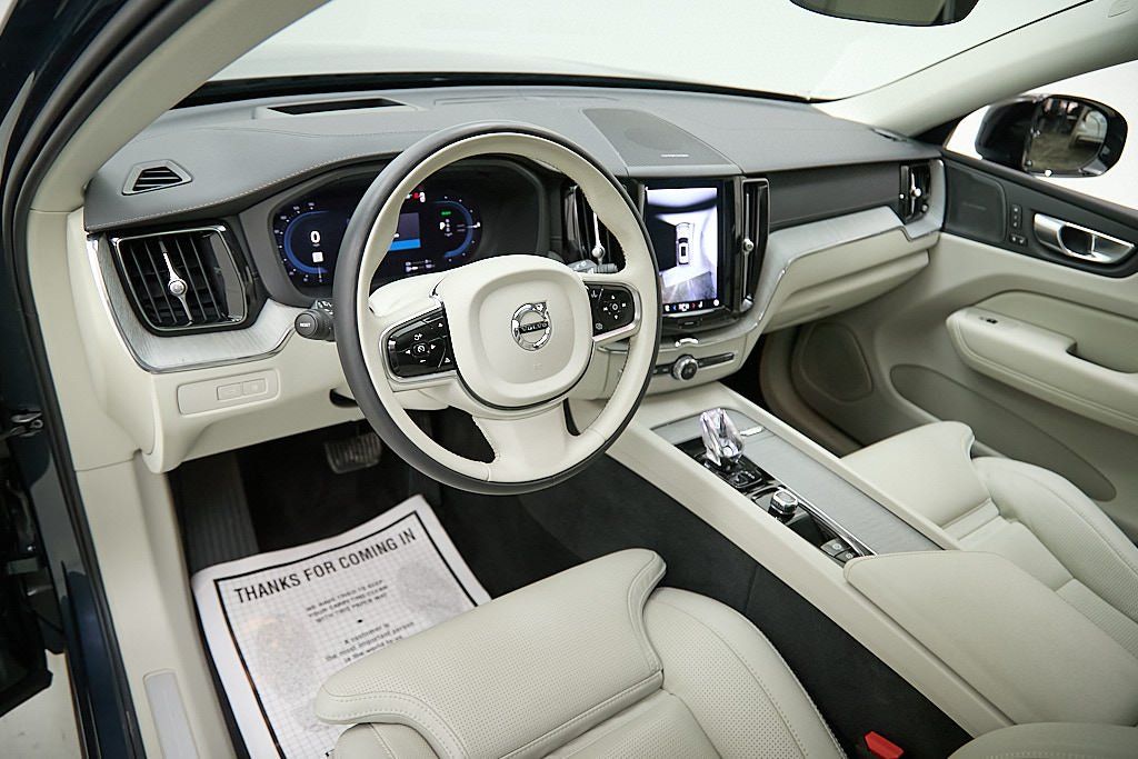 2024 VOLVO XC60 - Image 11