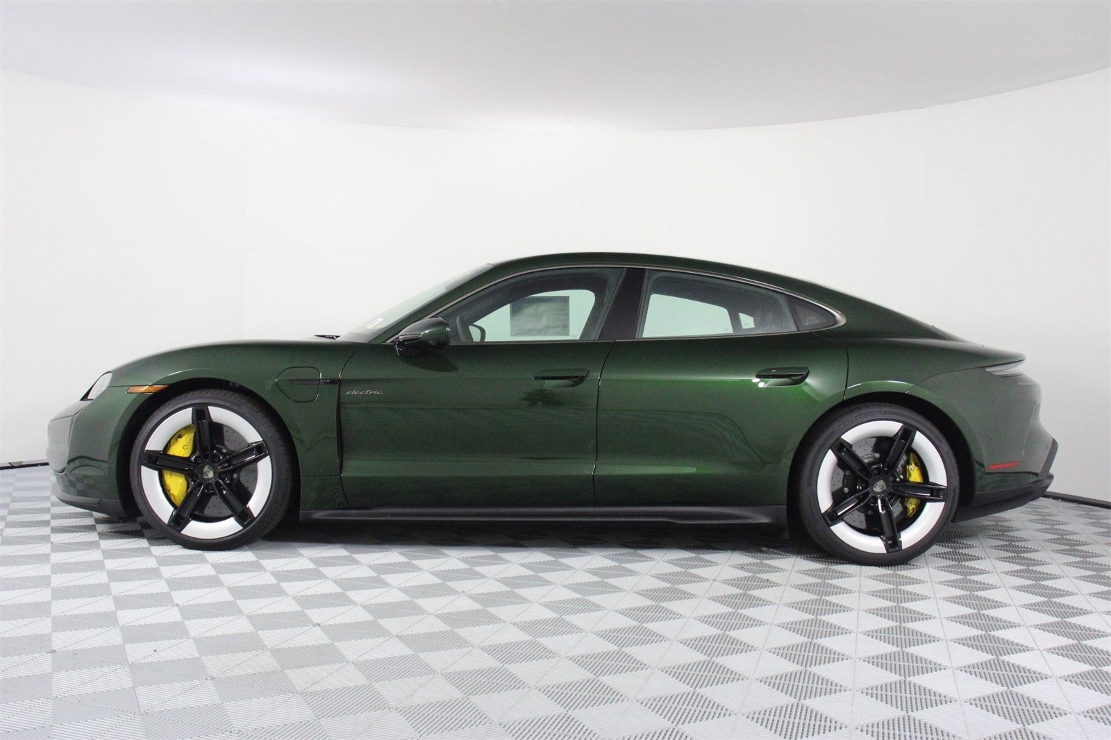 2025 Porsche Taycan Turbo S photo 2