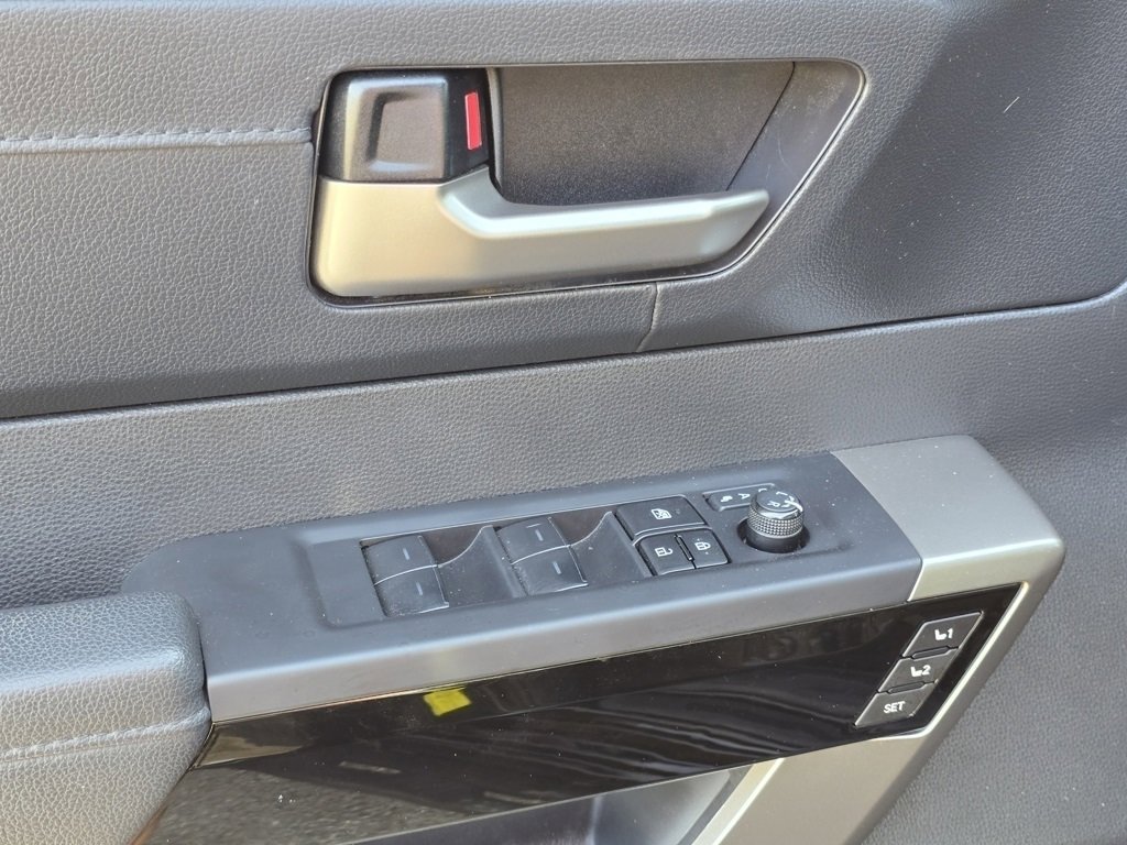 2025 Toyota Tundra Limited Platinum photo 32