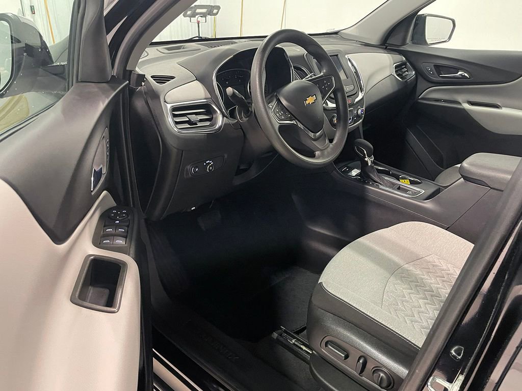 2024 Chevrolet Equinox LS photo 2