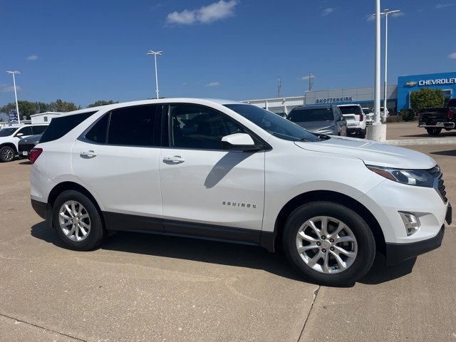2018 Chevrolet Equinox LT photo 2