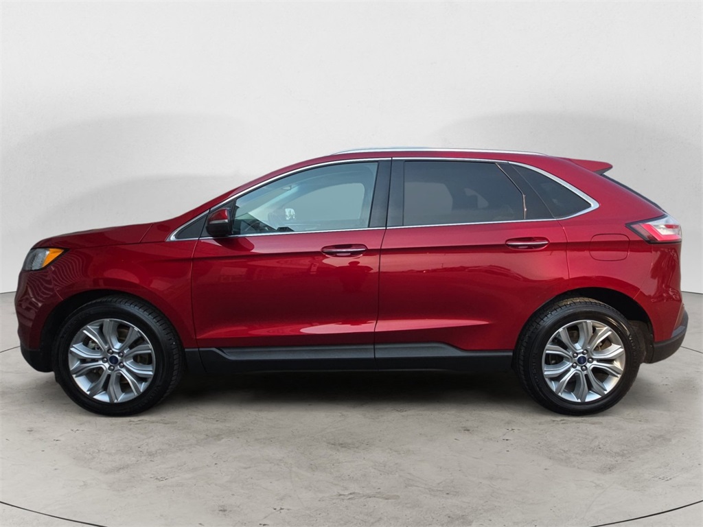 2019 Ford Edge Titanium photo 2