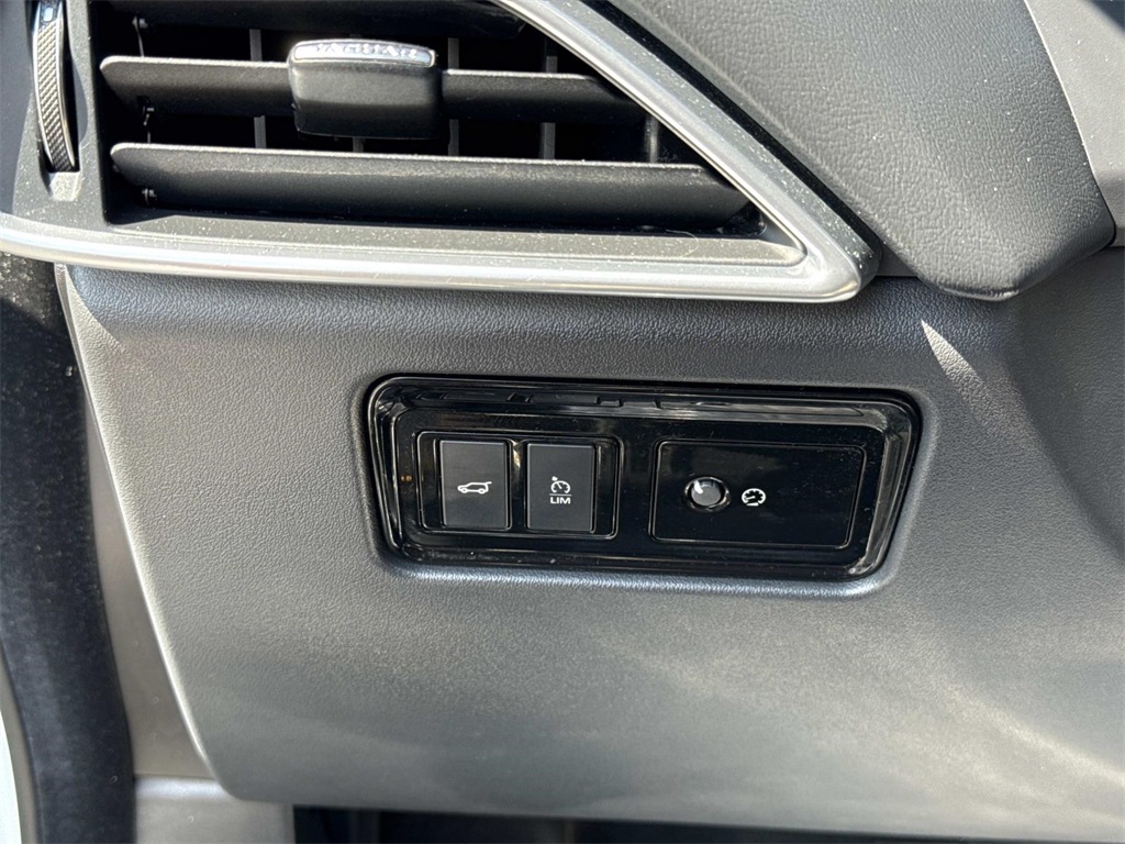 2020 Jaguar F-PACE Premium photo 23