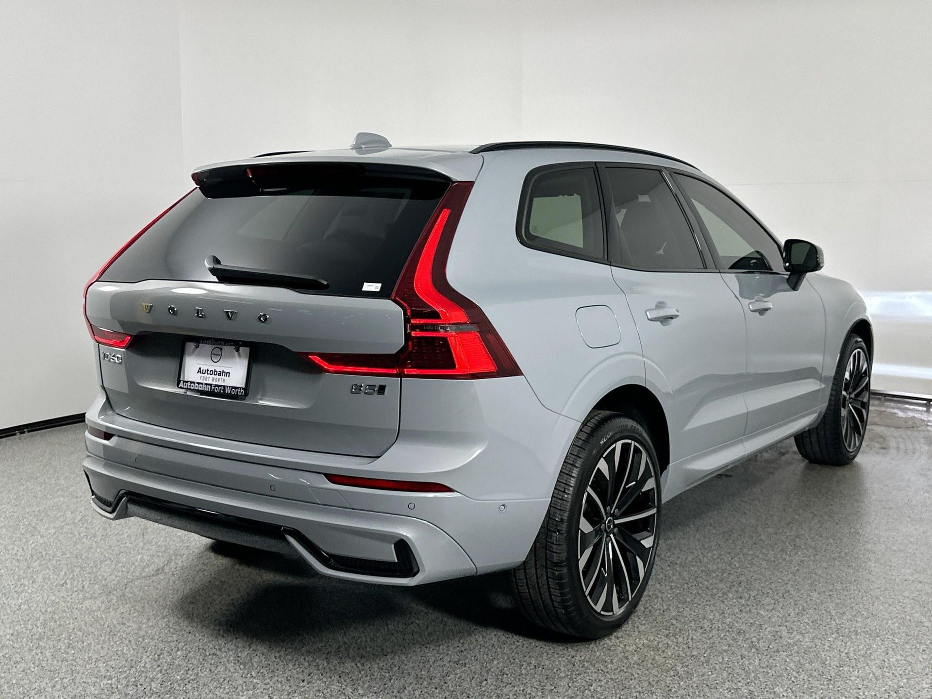2026 Volvo XC60 B5 photo 4