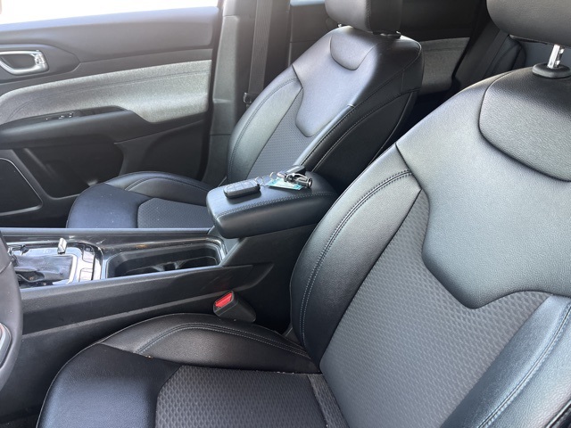 2024 Jeep Compass Latitude photo 3