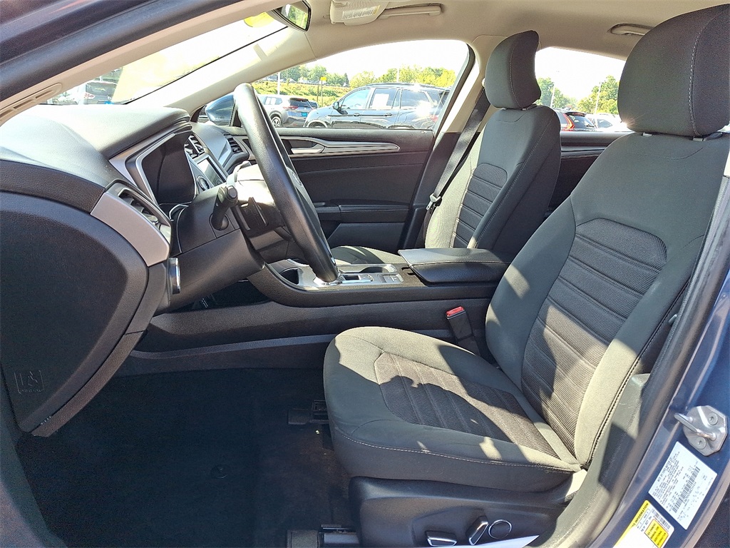 2019 Ford Fusion SE photo 12