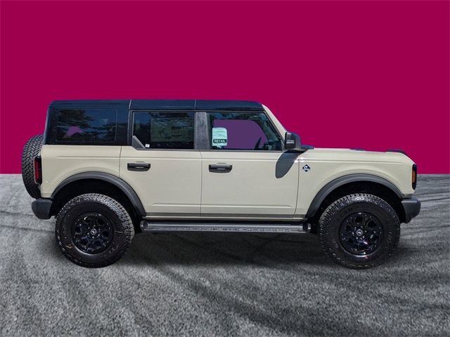 2025 Ford Bronco Outer Banks photo 3