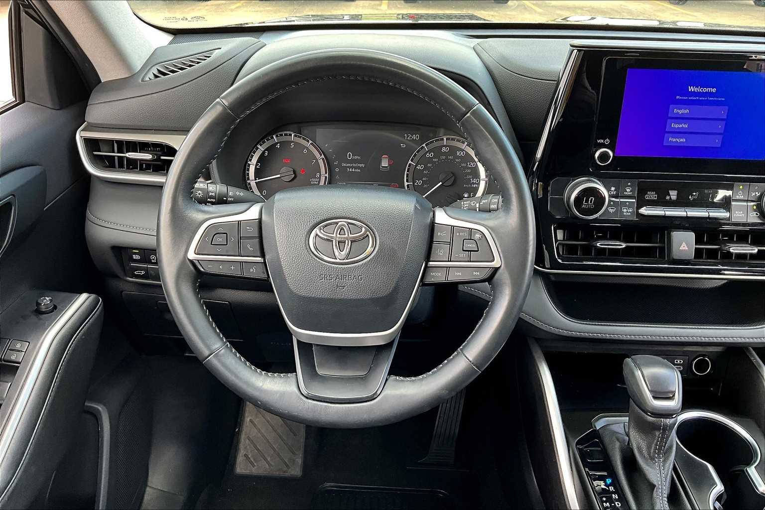 2024 Toyota Highlander LE photo 4