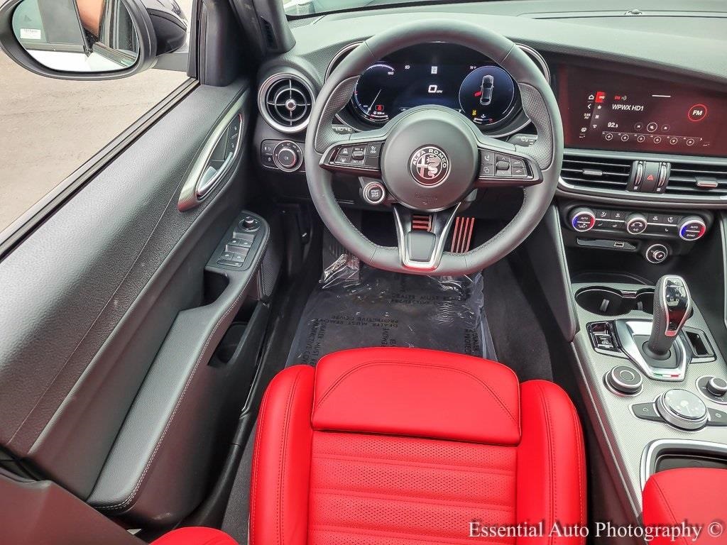 2025 Alfa Romeo Giulia Base photo 11
