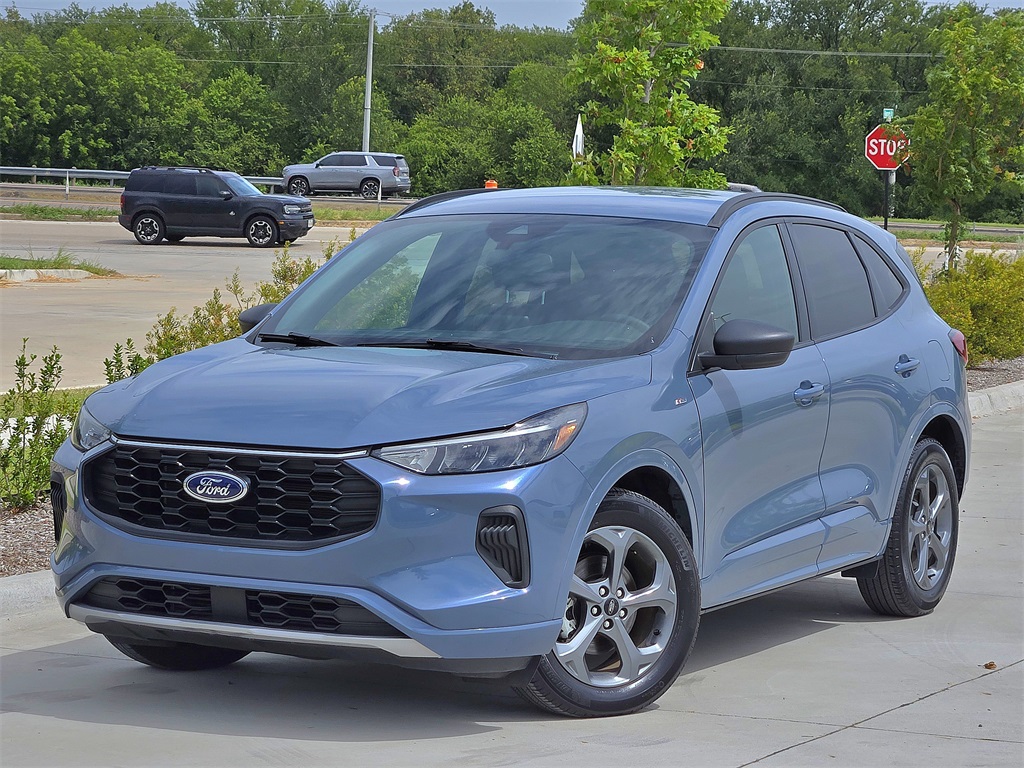 2024 Ford Escape ST-Line photo 2