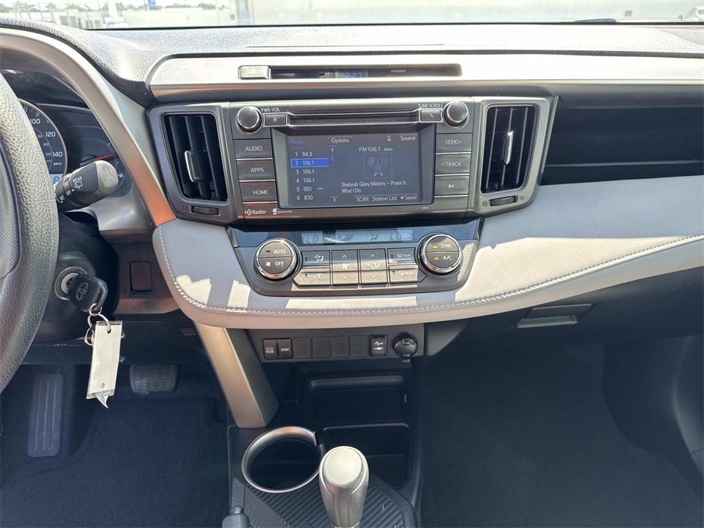 2015 Toyota RAV4 XLE photo 22