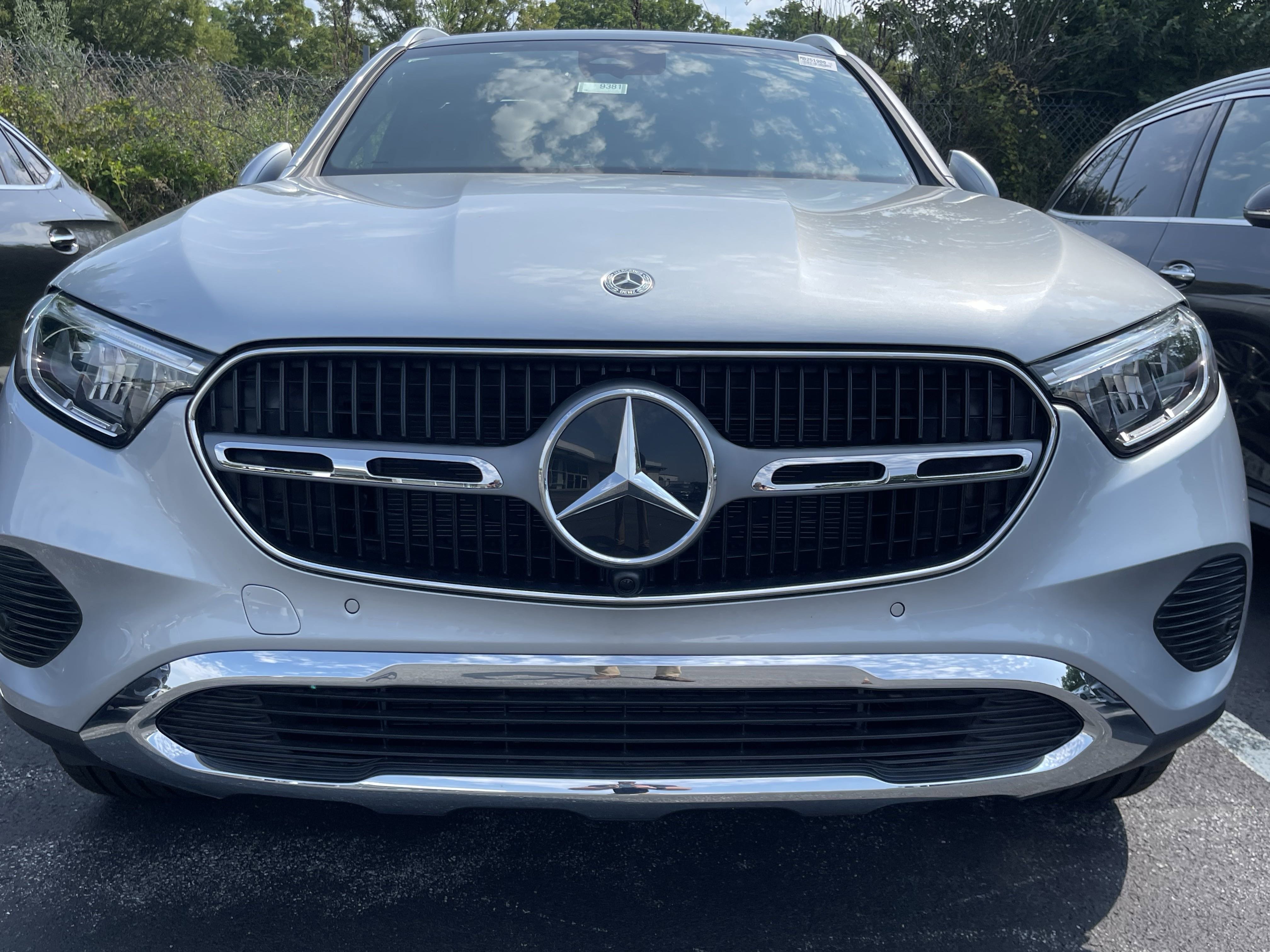 2025 Mercedes Benz GLC 300 4MATIC photo 2