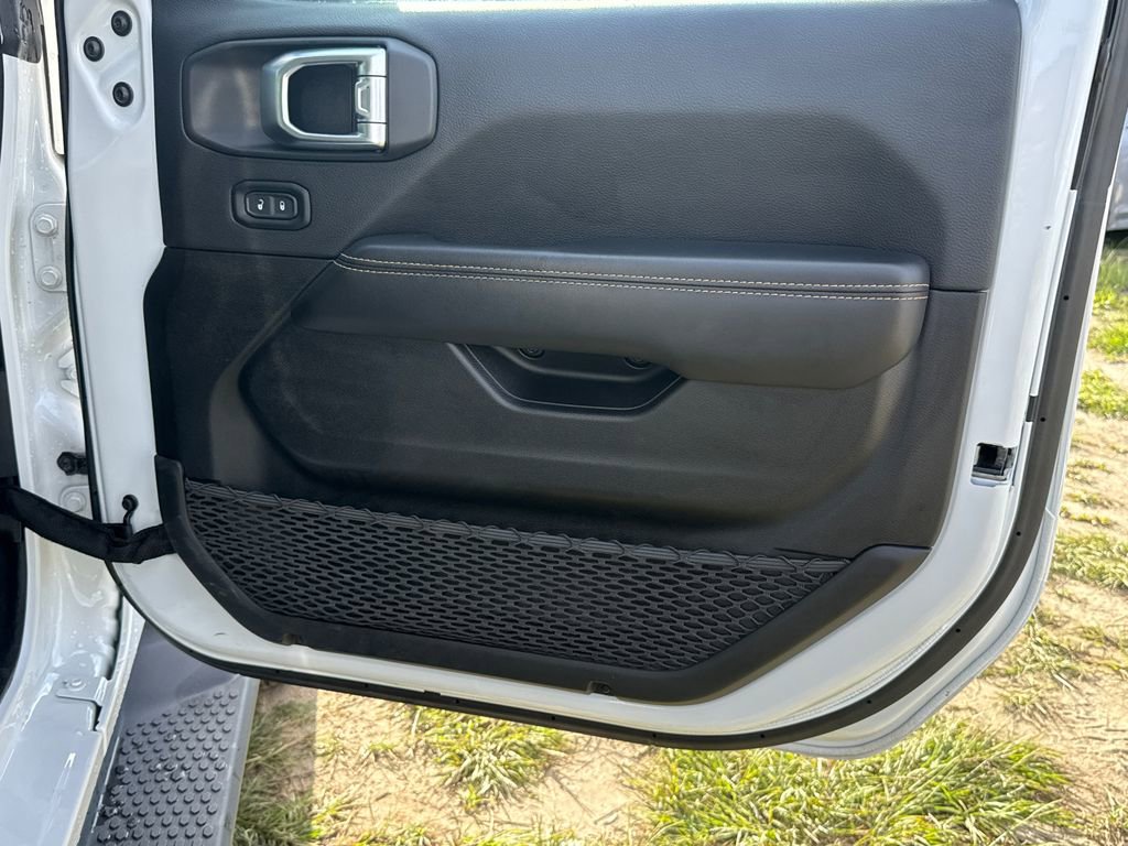 2024 Jeep Wrangler Sahara photo 14