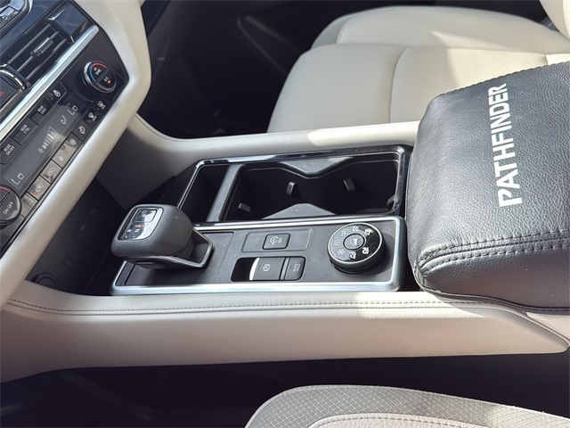 2024 Nissan Pathfinder SL photo 18