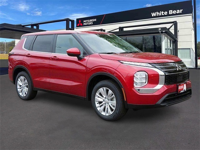 2025 Mitsubishi Outlander ES's photo