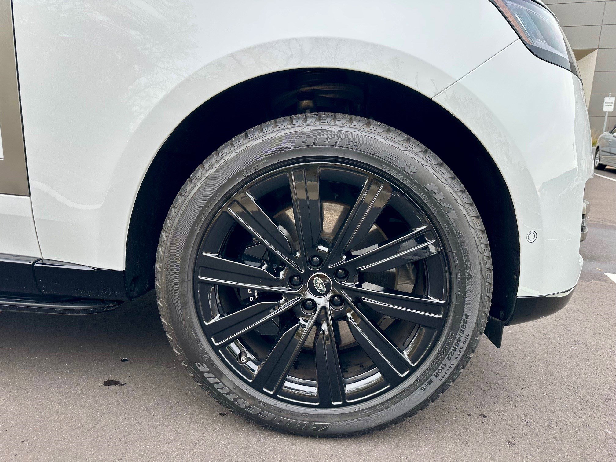 2023 Land Rover Range Rover SE photo 4