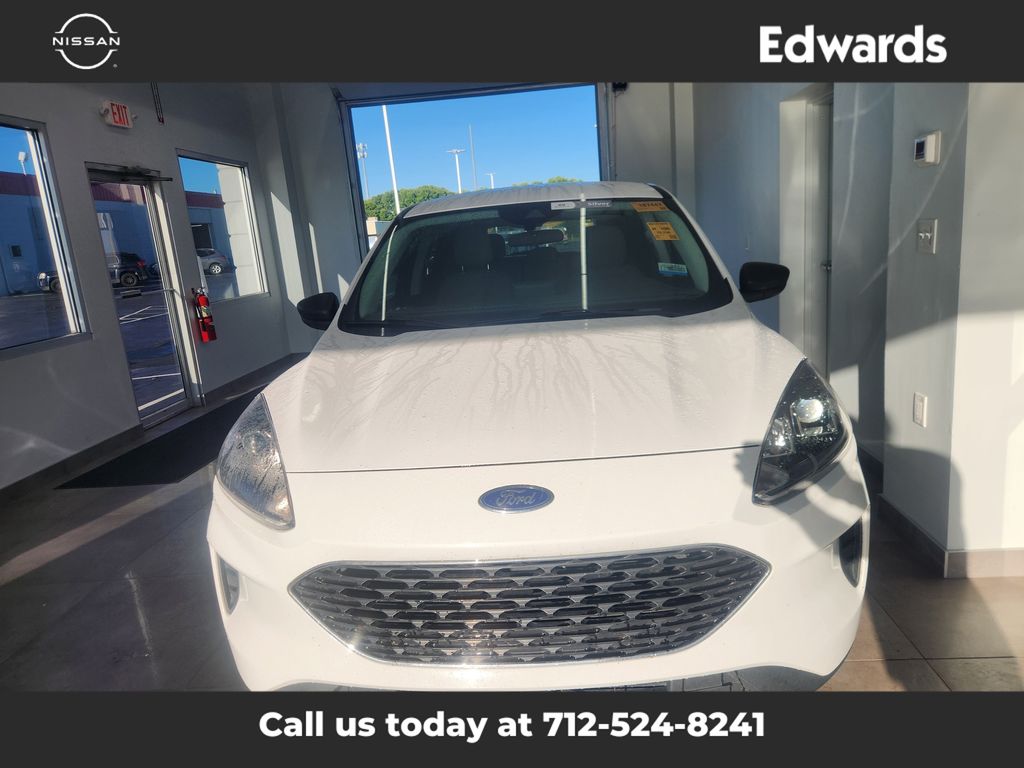 2022 Ford Escape Hybrid SE photo 3