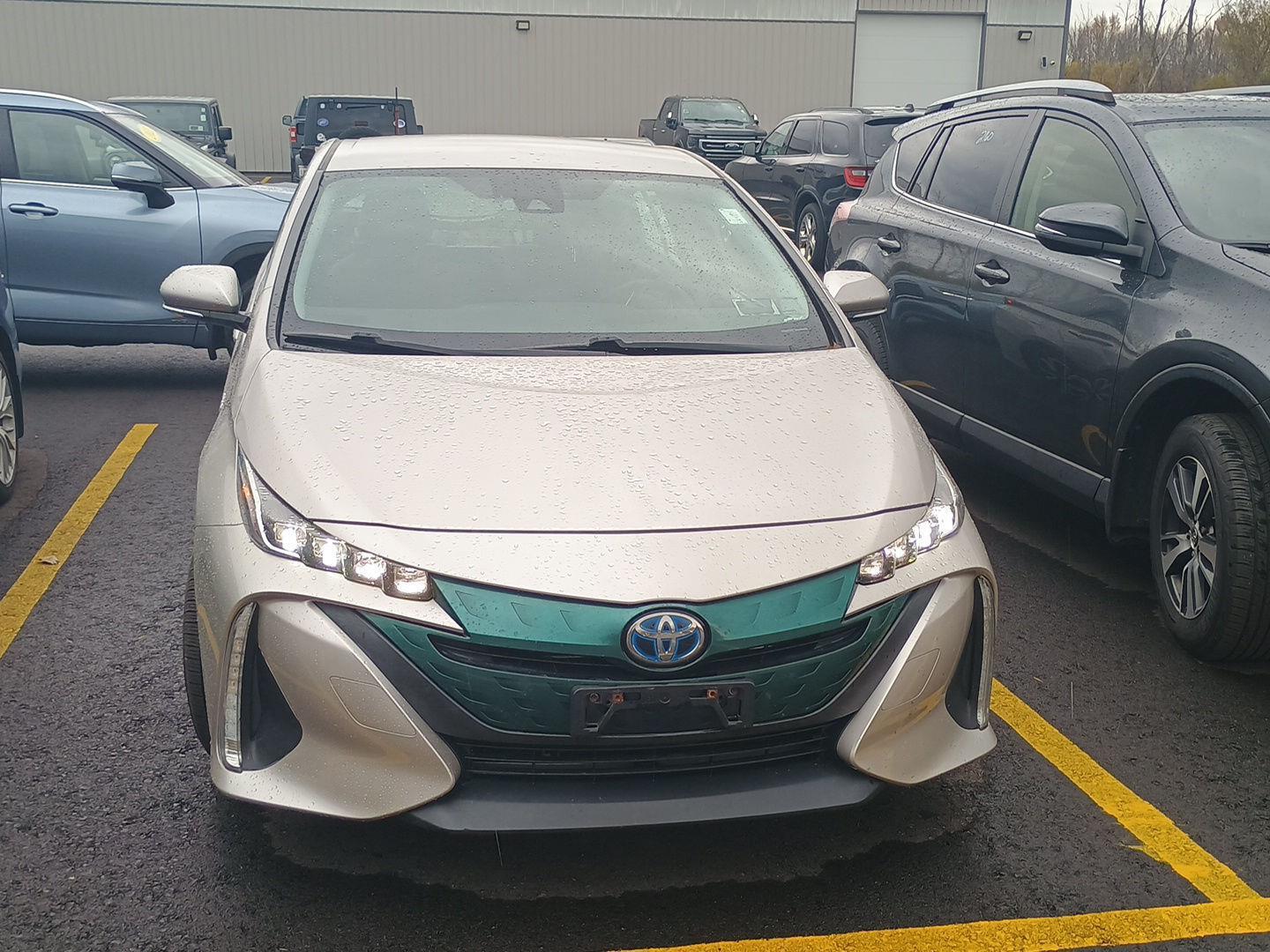 2017 Toyota Prius Prime Premium photo 2