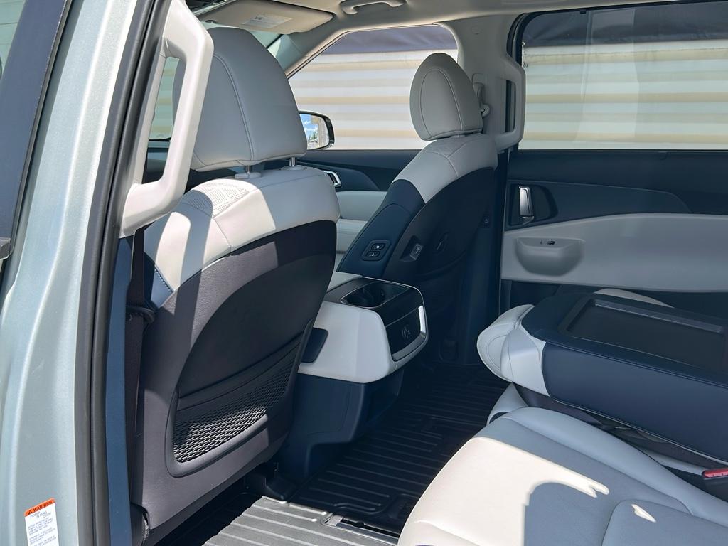 2026 Kia Carnival EX photo 9