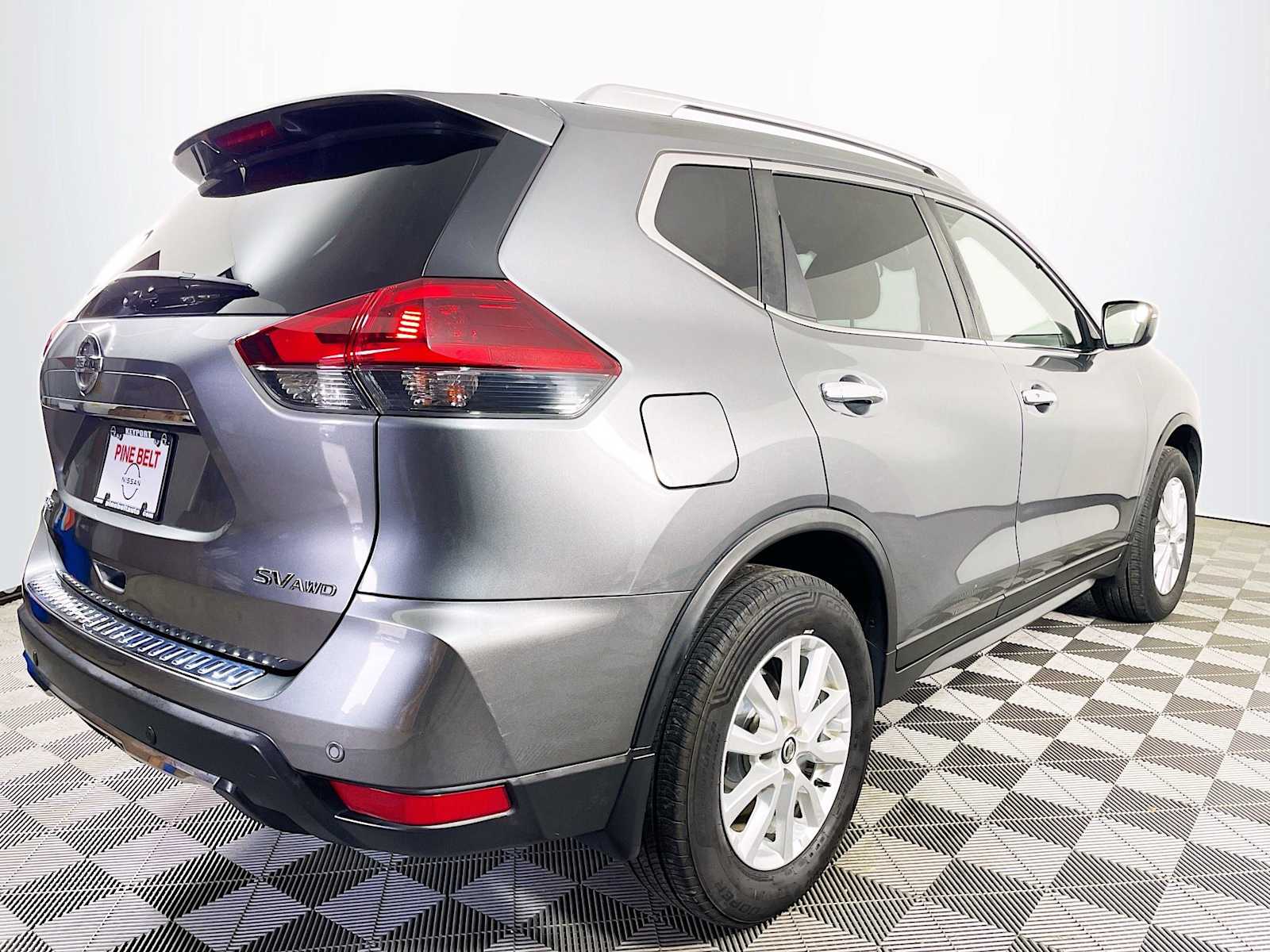 2019 Nissan Rogue SV photo 4