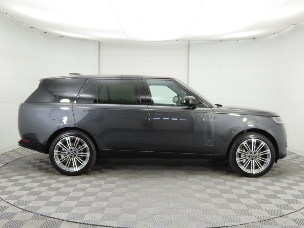 2025 Land Rover Range Rover SE photo 4