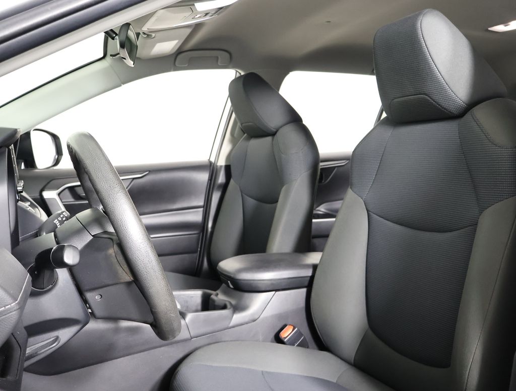 2022 Toyota RAV4 LE photo 7