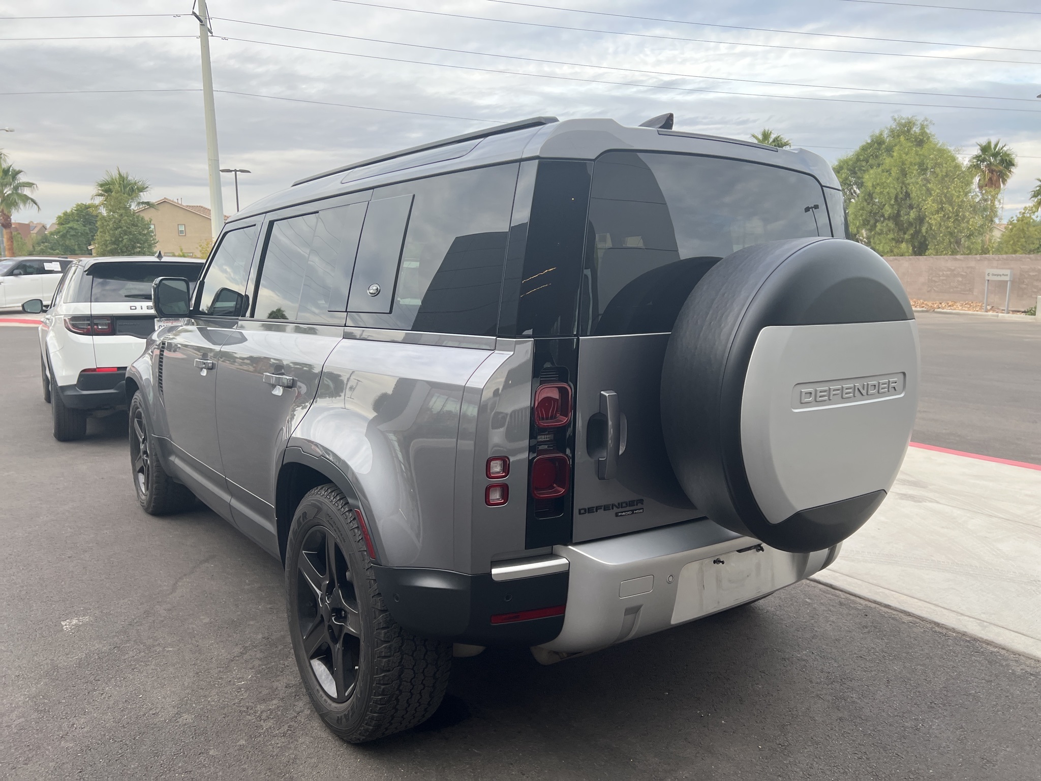 2020 Land Rover Defender 110 HSE photo 4