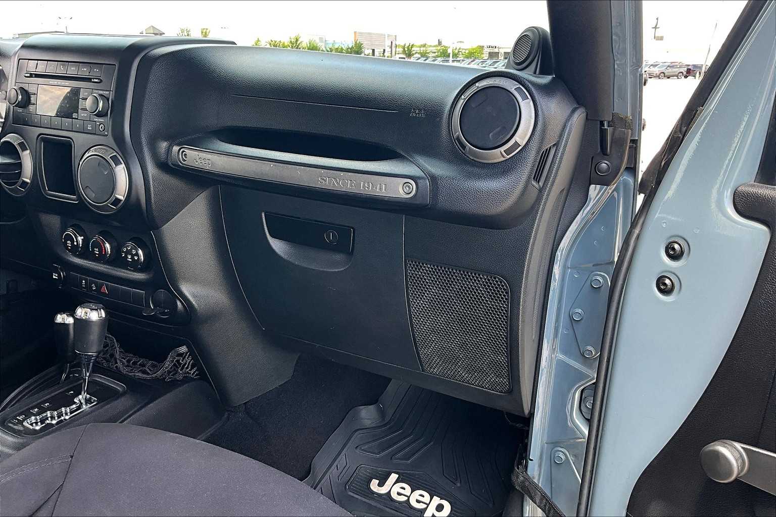 2014 Jeep Wrangler Unlimited Sport photo 16