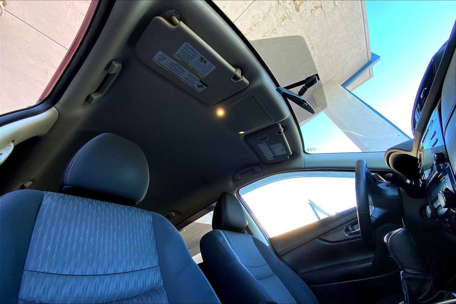2017 Nissan Rogue SV photo 13