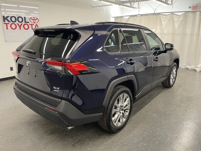 2022 Toyota RAV4 XLE Premium photo 2