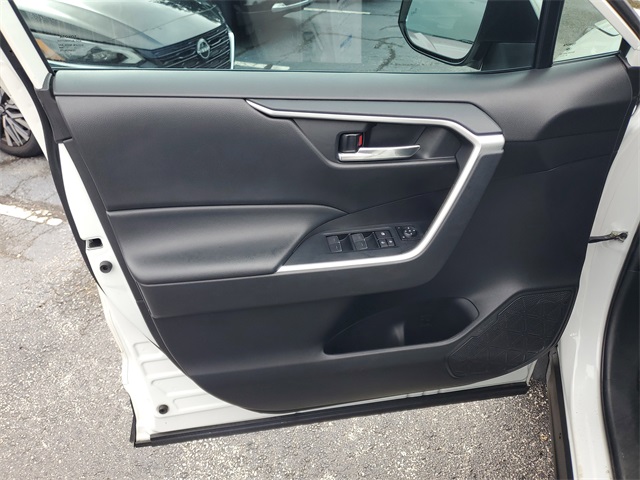 2022 Toyota RAV4 XLE Premium photo 9