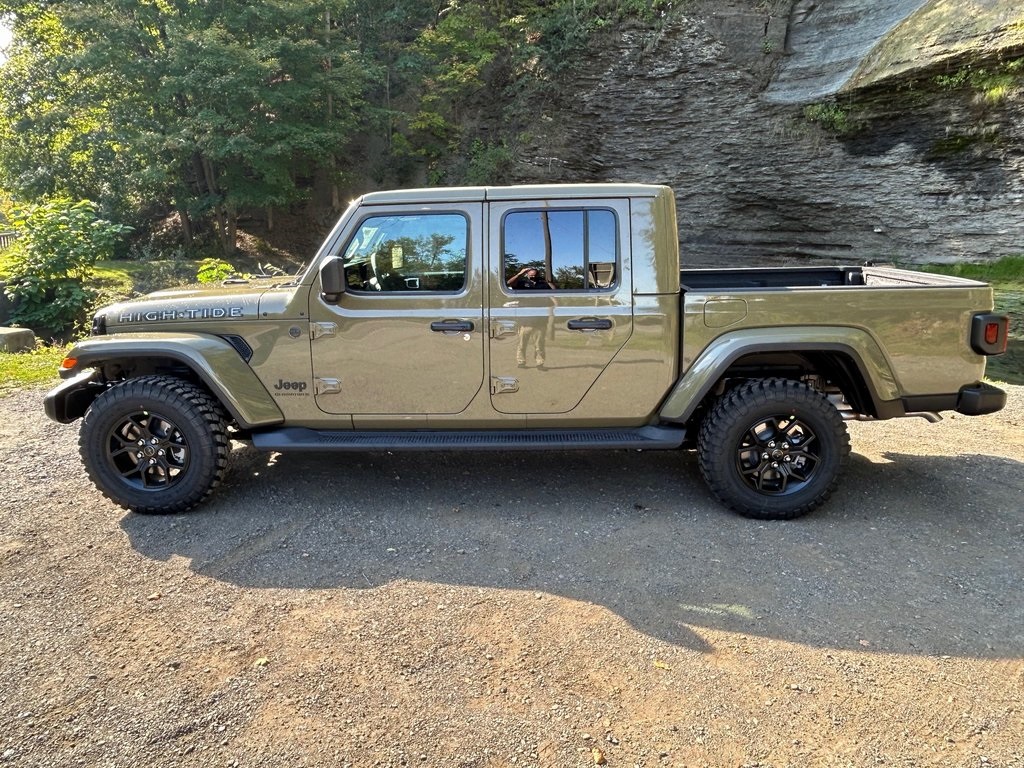 2025 Jeep Gladiator Sport photo 2